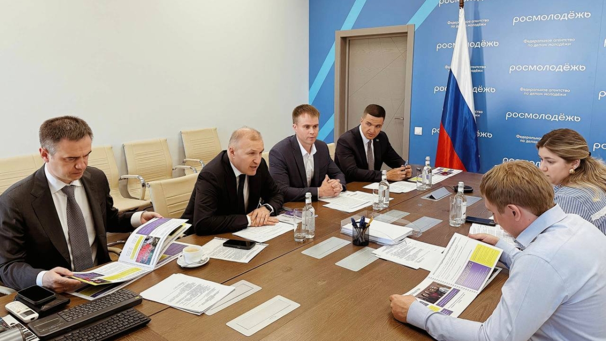 Глава Адыгеи встретился с руководителем Росмолодежи www.adygheya.ru