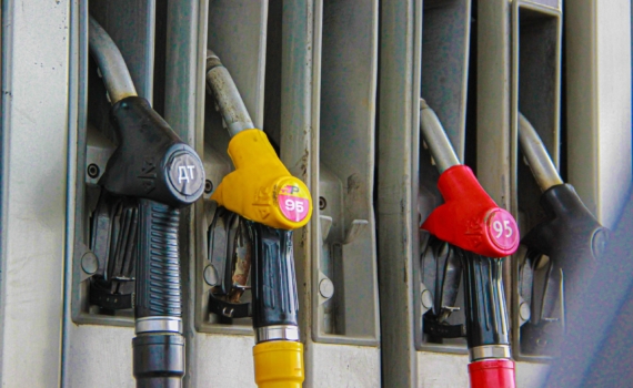 У российских нефтяников скоро не будет экспортной ценовой альтернативы внутреннему рынку, считает эксперт