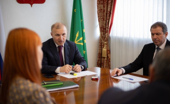 Глава Адыгеи провел прием граждан в региональной приёмной президента РФ
