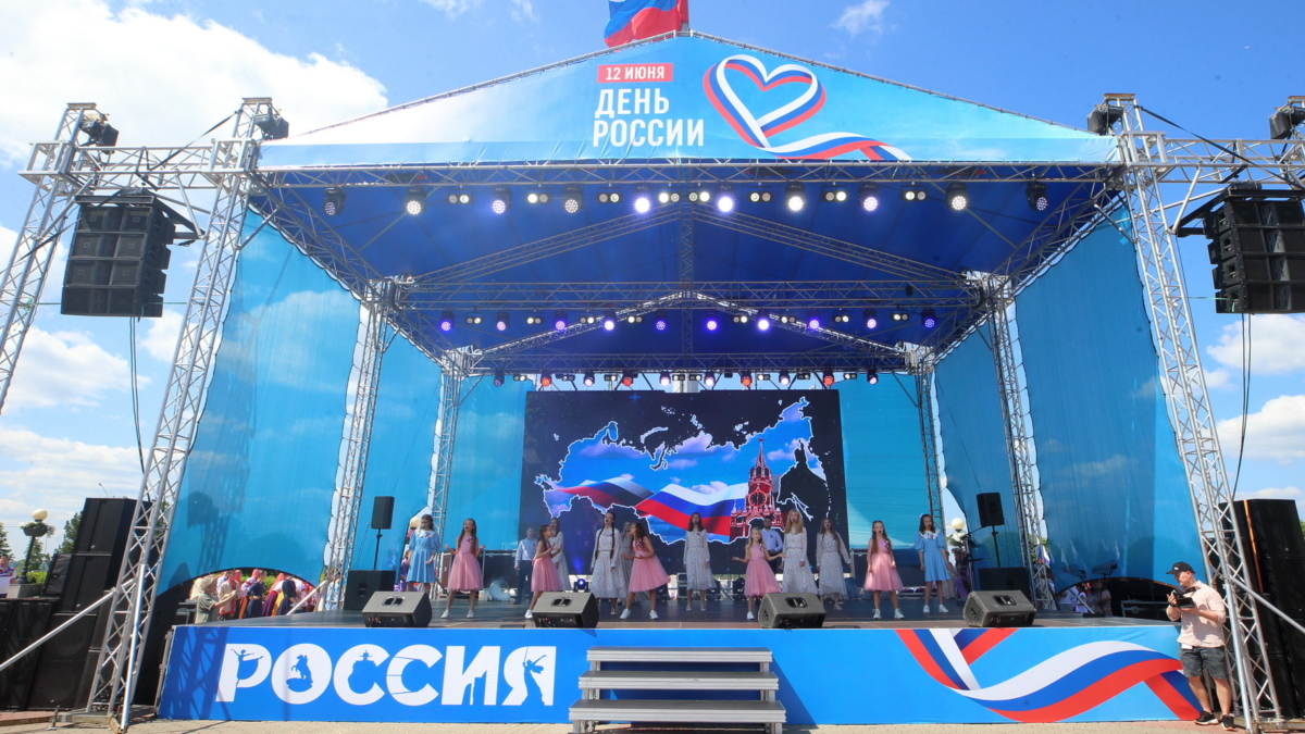 Губернатор Владимир Мазур поздравил жителей Томской области с Днем России