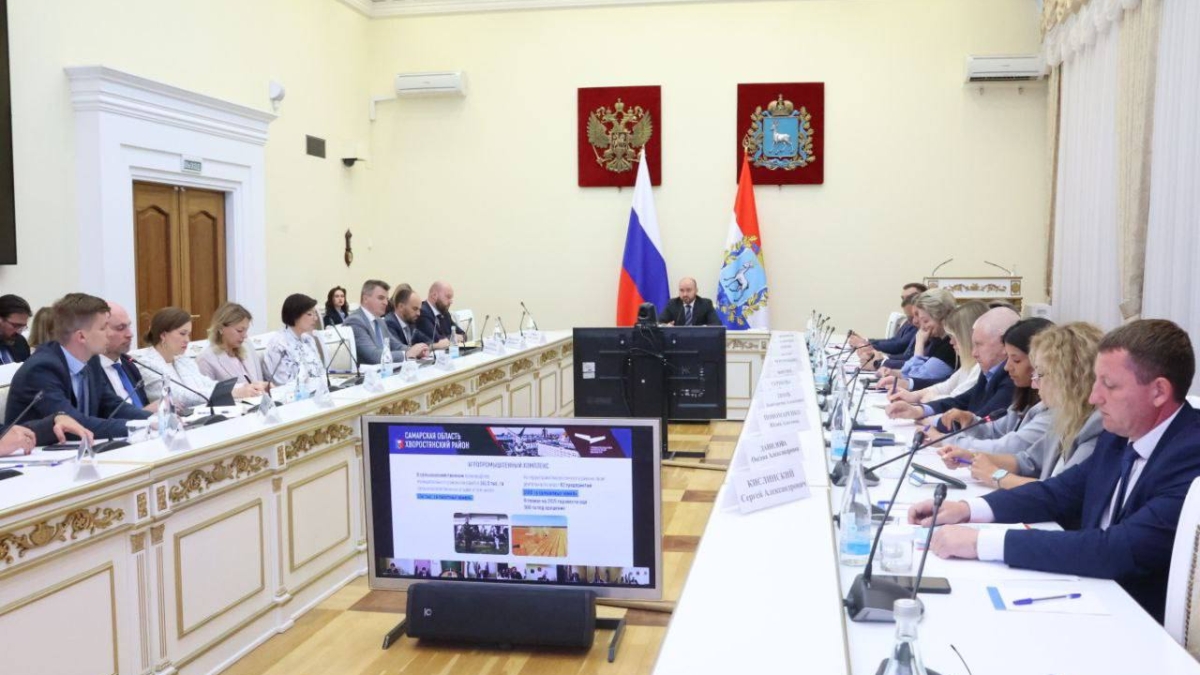 В Самаре губернатор провел оперативное совещание с членами областного Правительства