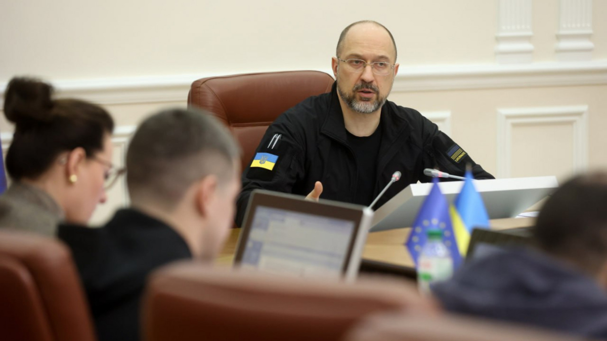 
                                    Шмыгаль подал в отставку с поста премьера Украины: ему предложено стать министром обороны                                                                    