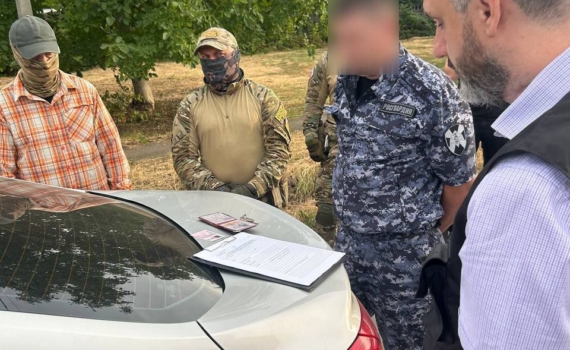 В Адыгее задержали экс-замначальника центра лицензионно-разрешительной работы за получение особо крупной взятки