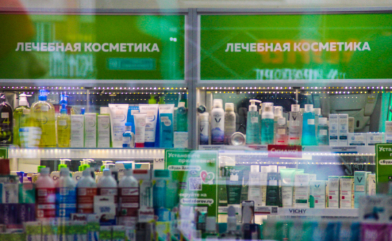 Омоложение по-ганнибаловски: Энтони Хопкинс неожиданно прорекламировал новинку Кардашьян