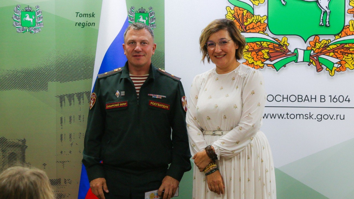 Спортсмены и судьи Томской области получили ведомственные награды и знаки отличия