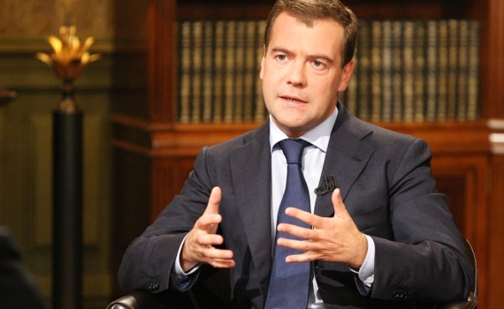 Проамериканские марионетки и санкционный маразм: Медведев прошелся по этой европейской стране