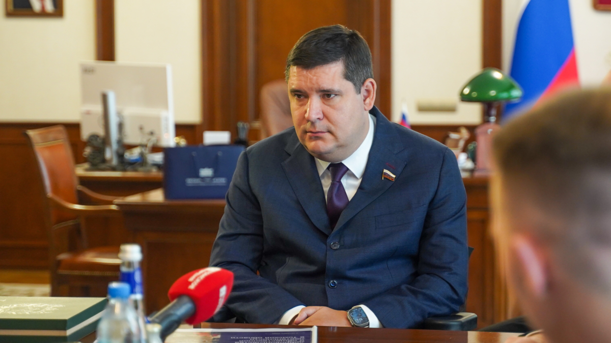 Губернатор Мазур провел рабочую встречу с председателем комитета ГД РФ по молодежной политике