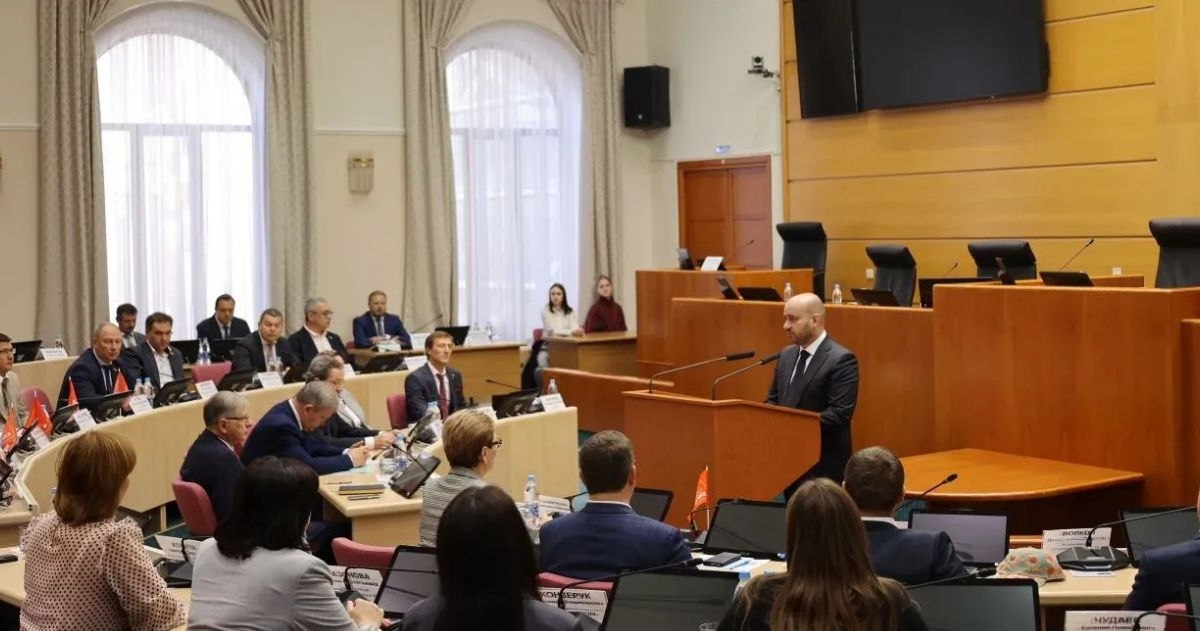 Поправки в Устав региона обсудил губернатор с депутатами губернской думы в Самаре