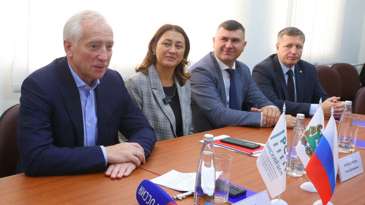 Во Всемирный день стандартов губернатор Владимир Мазур познакомился с работой Томского ЦСМ