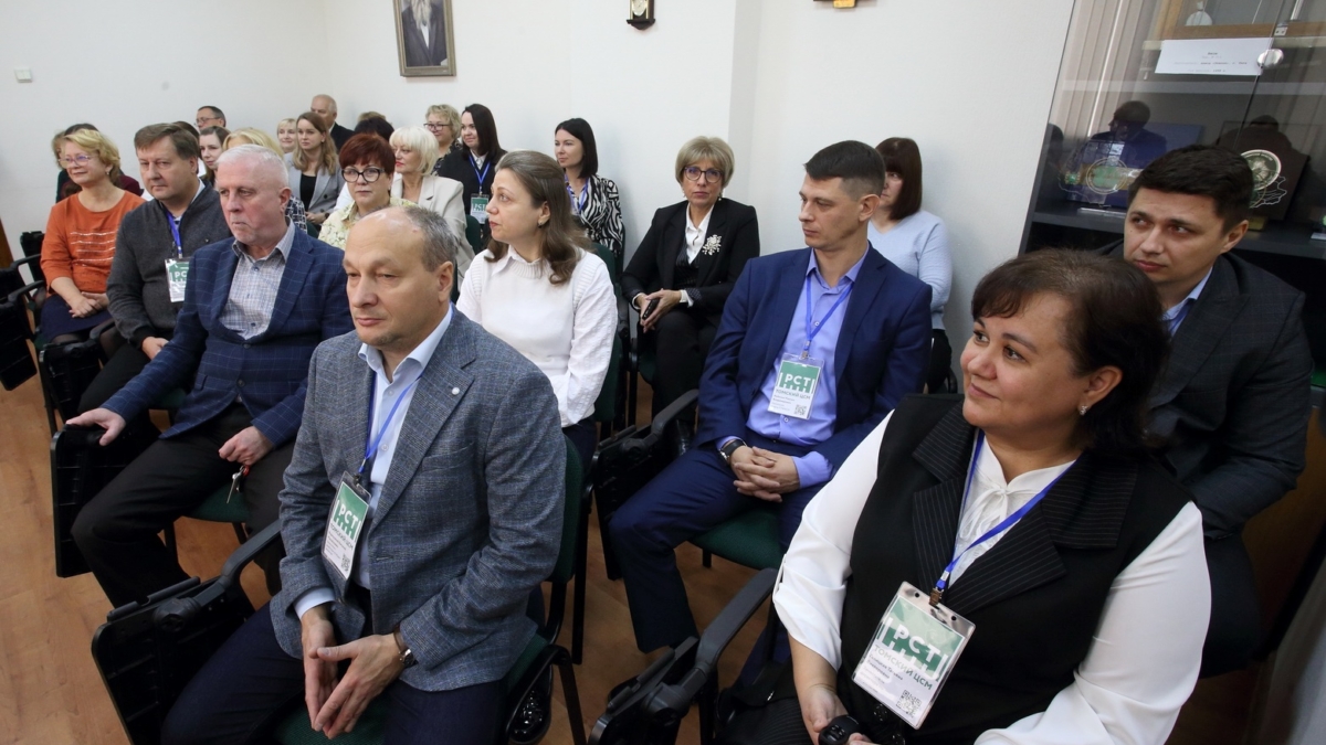 Во Всемирный день стандартов губернатор Владимир Мазур познакомился с работой Томского ЦСМ