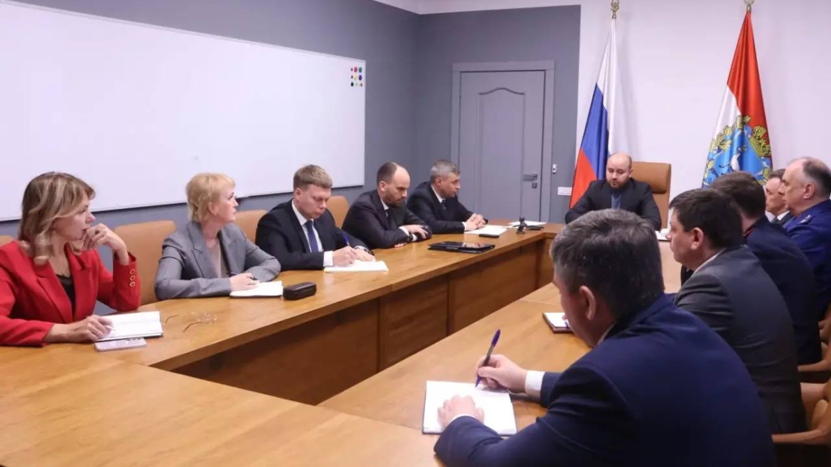 В Самаре губернатор Вячеслав Федорищев провел заседание штаба по экономической безопасности в регионе