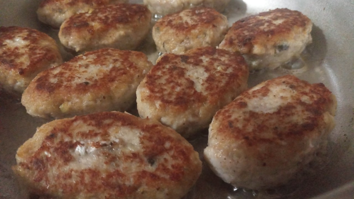Сочная котлета с хрустящей корочкой: как избежать ошибки, которая губит вкус — вот запретный прием ИА SM.News