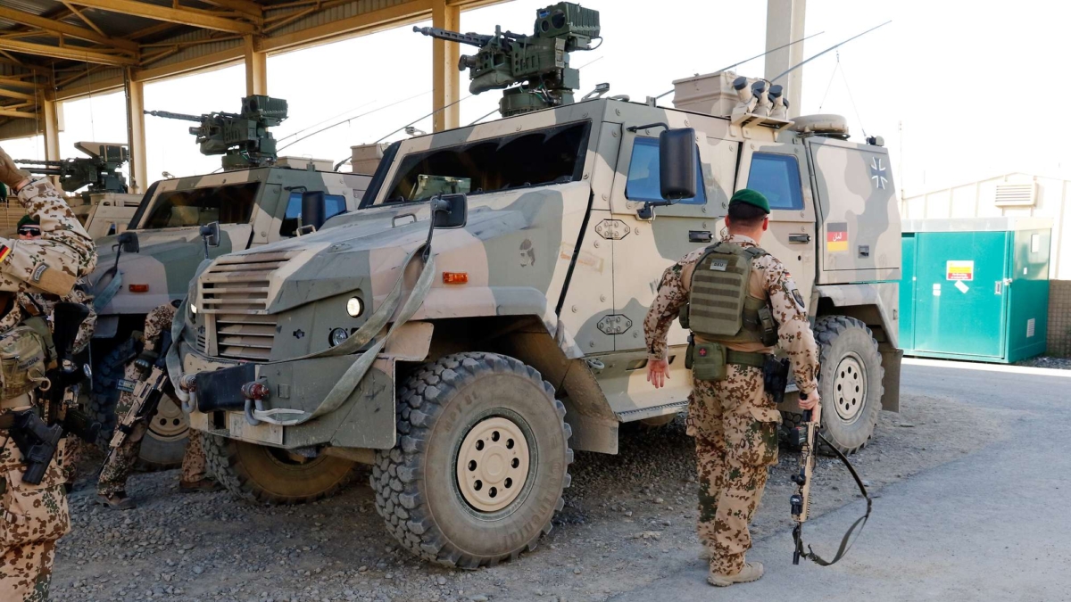 Германия разрабатывает около 320 проектов вооружений и техники Официальный сайт Министерства обороны ФРГ www.bundeswehr.de/Эрик Гузенбургер