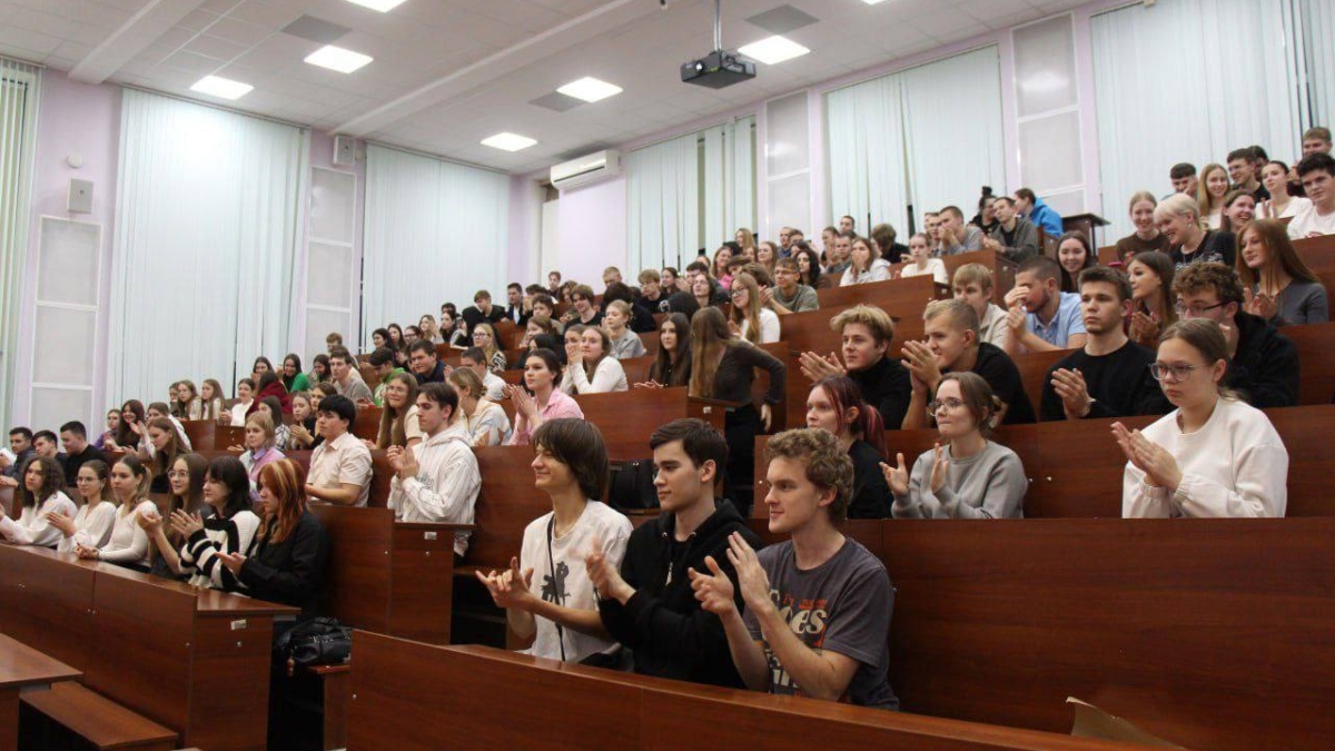 Владимир Лебедев рассказал молодежи о подвиге туляков в 1941-м - книги генерала ФСБ посвящены роли НКВД в организации защиты Города-героя