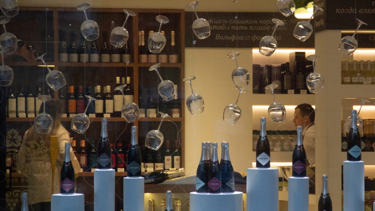 Винный вместо алого: главный цвет осени-2025 и 5 идеальных сочетаний ИА SM-News