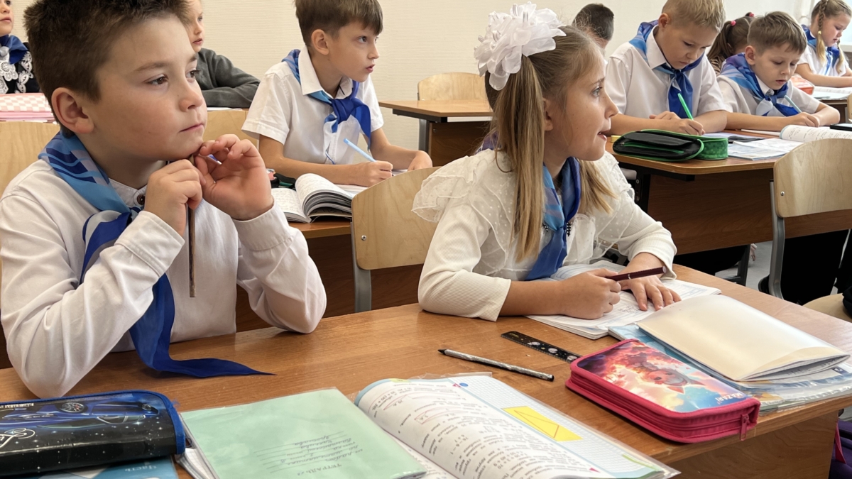 Губернатор Мазур открыл Калтайскую школу после ремонта по нацпроекту «Молодежь и дети»