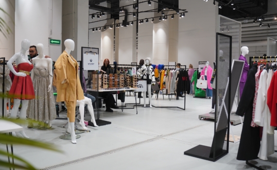 Новогодний дресс-код 2026: встречаем год Огненной Лошади стильно — какие цвета принесут удачу Новогодний дресс-код 2026: встречаем год Огненной Лошади стильно — какие цвета принесут удачу