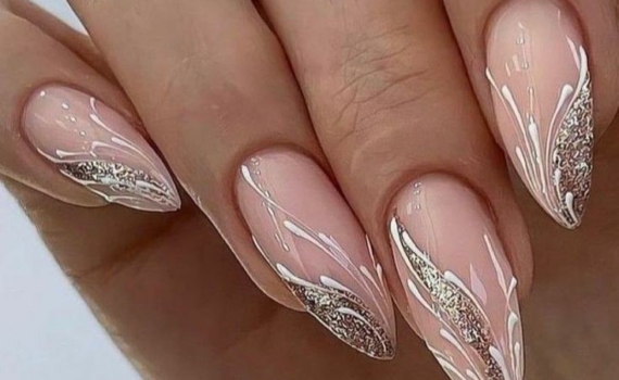 Маникюрные хиты сезона: эти дизайны выглядят дорого и элегантно — цветочная симфония на ногтях Маникюрные хиты сезона: эти дизайны выглядят дорого и элегантно — цветочная симфония на ногтях