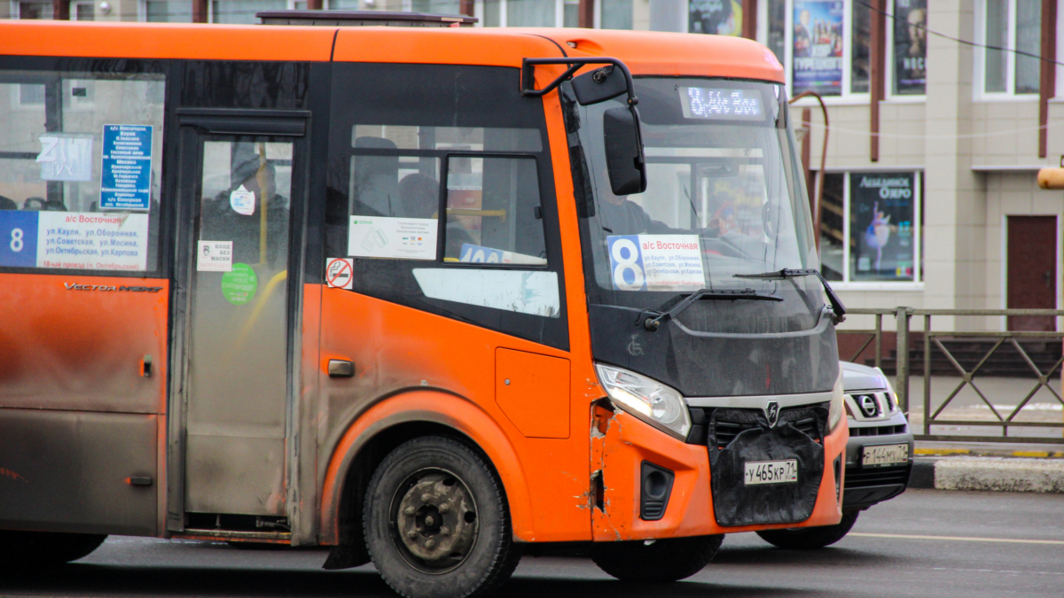 В регионах усугубляется кадровый дефицит водителей общественного транспорта, заявил эксперт ИА SM-News
