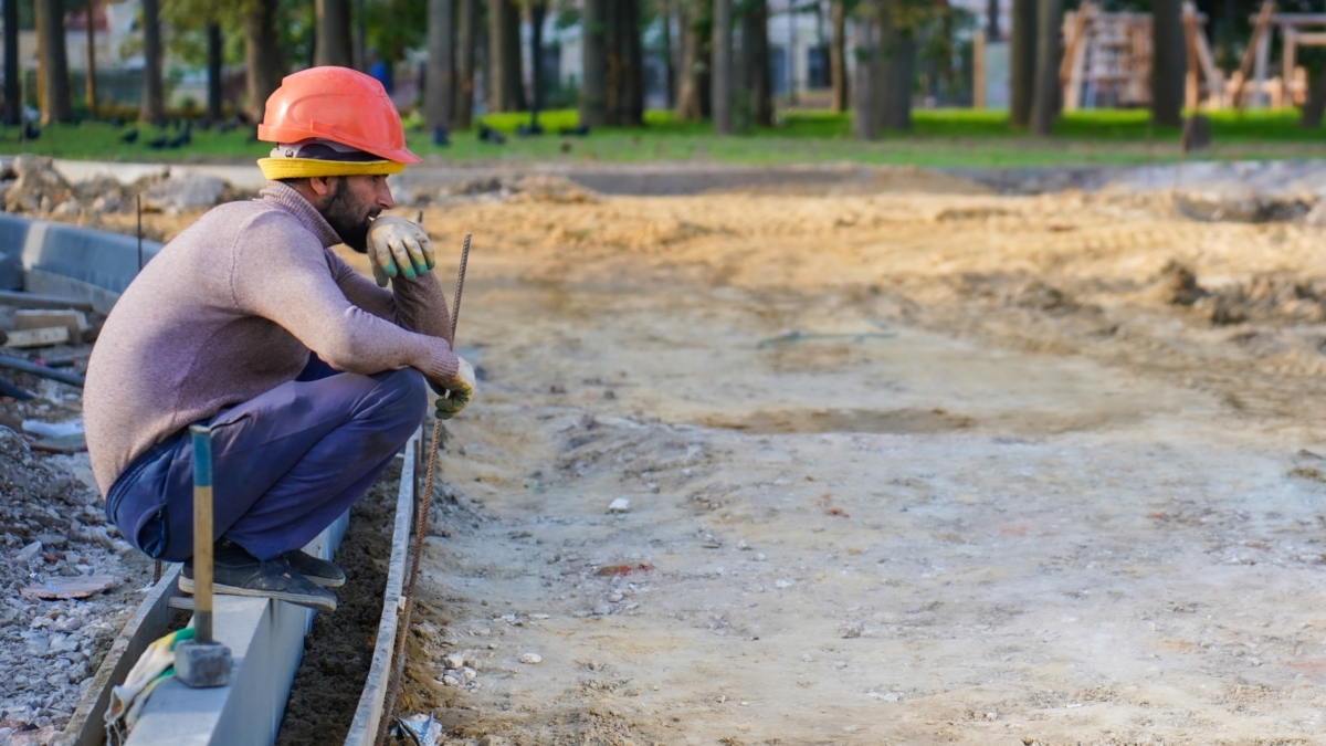 Секрет строителей против скользких ступеней: просто добавь это в краску или лак — невероятно, но факт Светлана Мулыкина