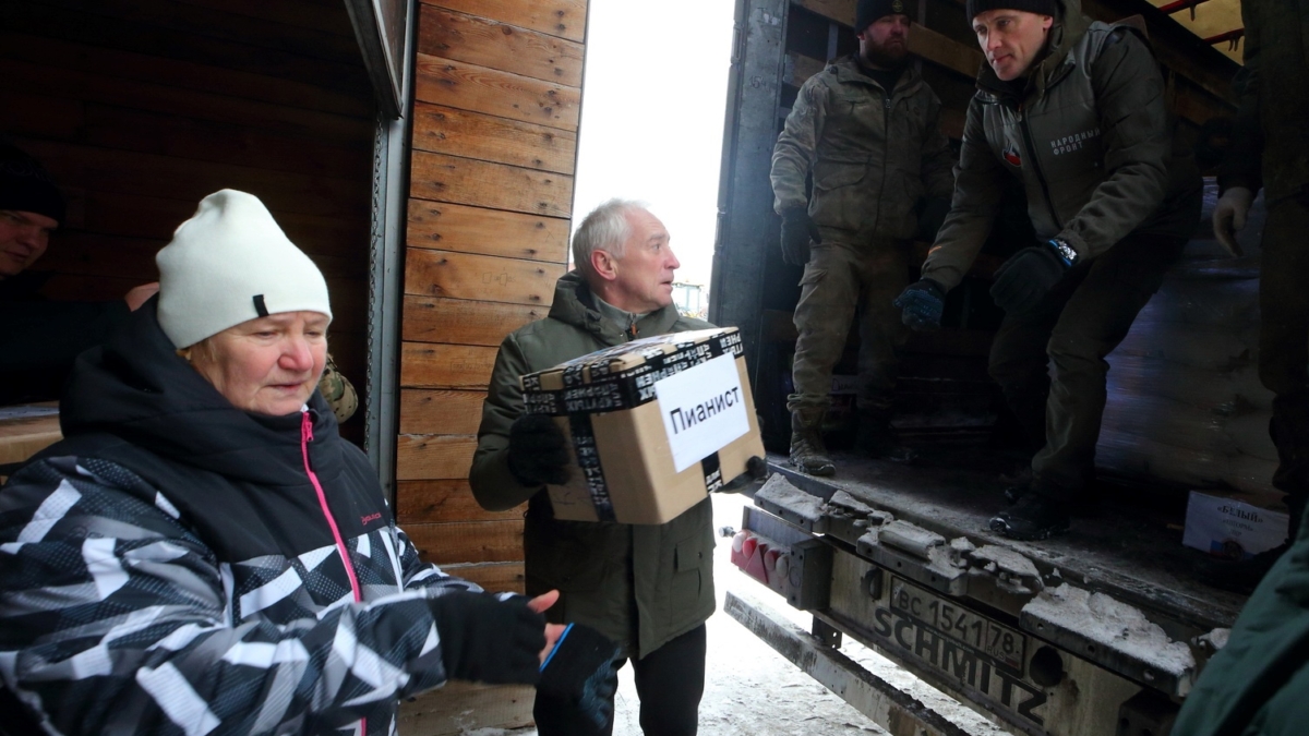 Техника, бани, продукты: из Томской области в зону СВО отправилась большая партия шефского груза