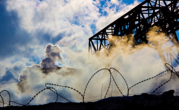 В России наблюдается кадровый дефицит специалистов по микроэлектронике и судостроению, заявил эксперт