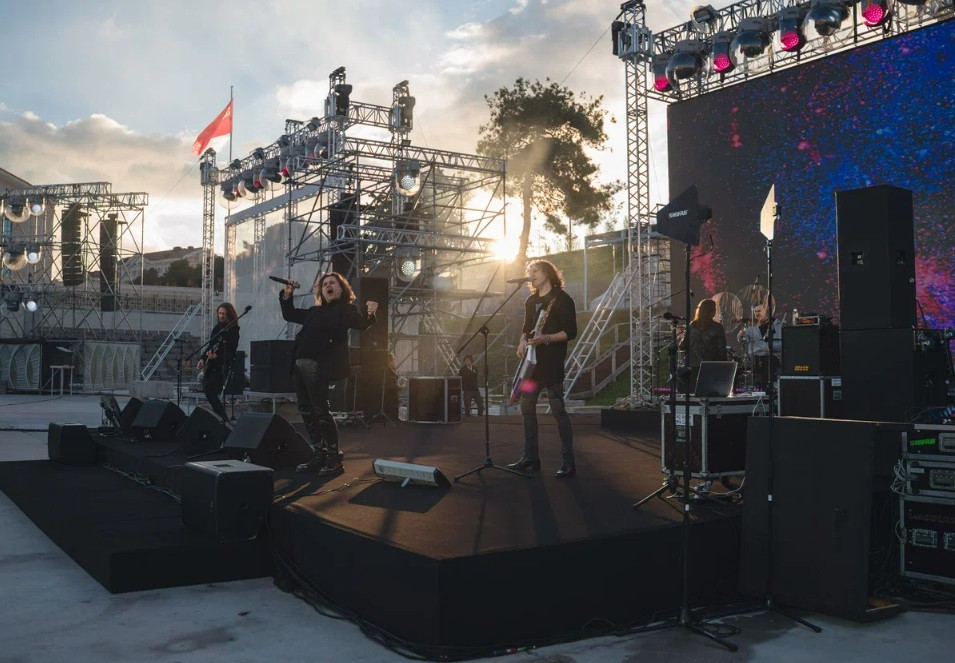 «Земляне» дали концерт для ветеранов СВО и их близких в Херсонесе