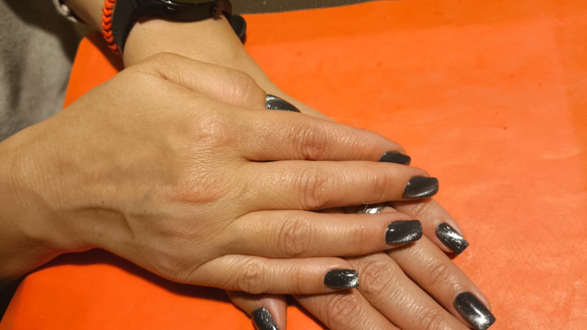 Маникюр Glass Nails: эффект хрустального сияния — главный тренд зимы 2025-2026 ИА SM.News