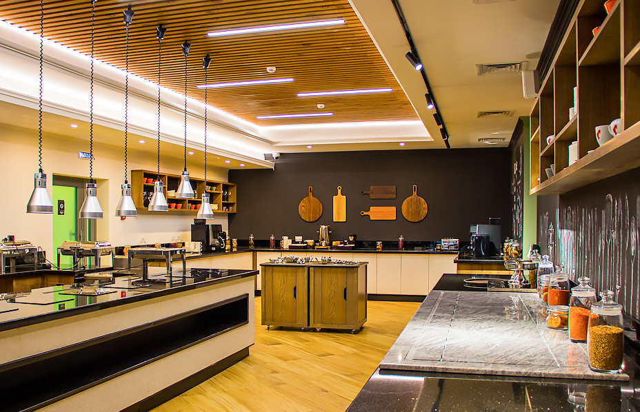 Старая столешница — новые возможности: 3 креативных способа вдохнуть жизнь в кухню без замены ИА SM-News