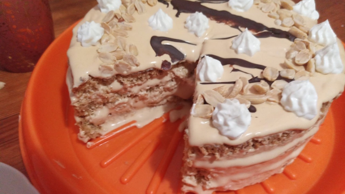 Небоскреб на столе: секреты приготовления праздничного медовика — невероятное наслаждение ИА SM.News