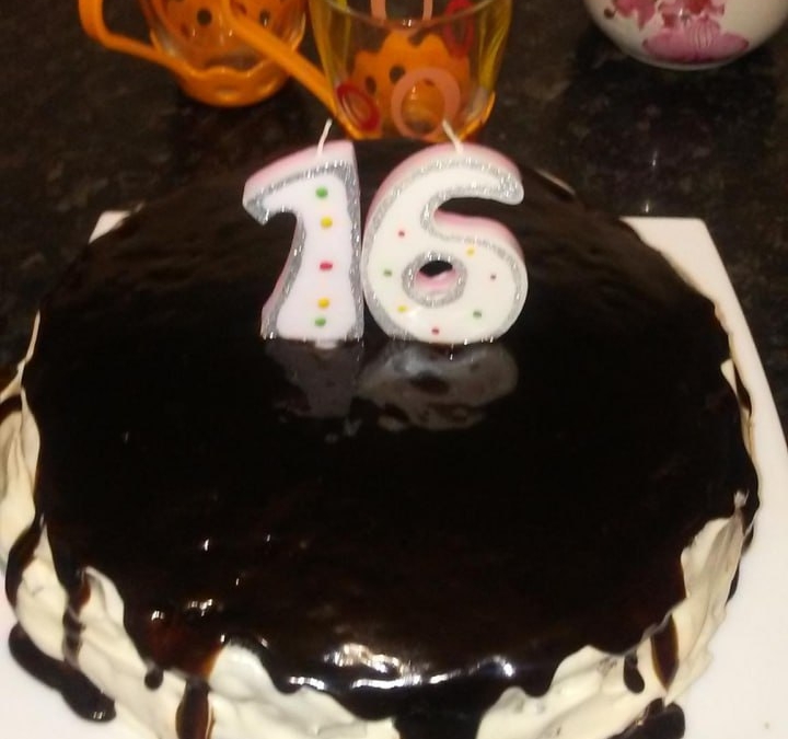 Гости замерли у стола: разрезала пирог Вулкан – из него потекла шоколадная лава ИА SM.News