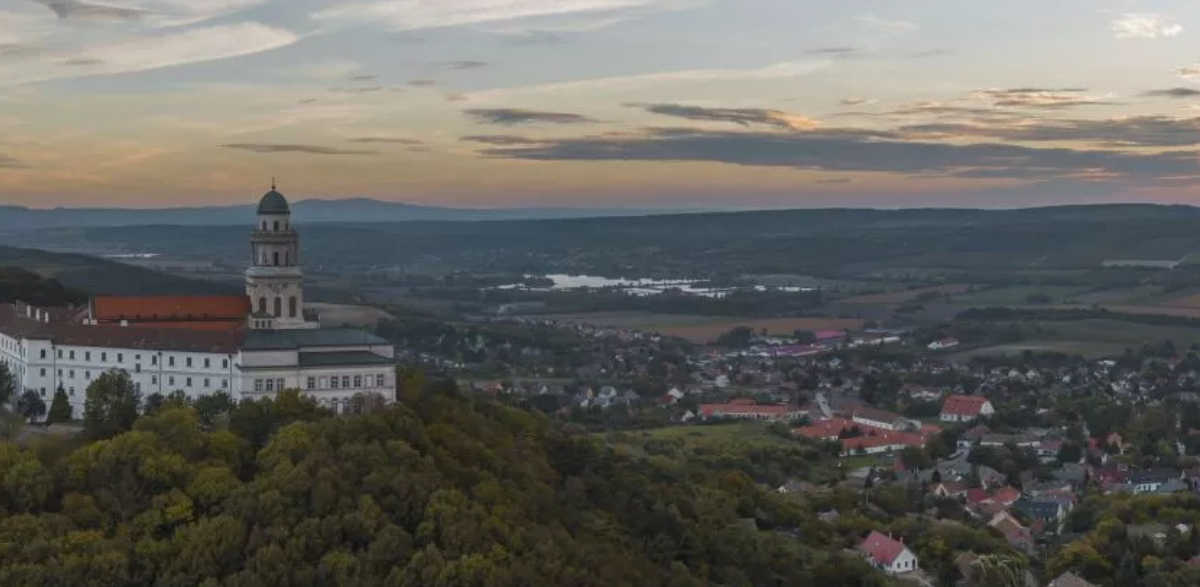 Официальный сайт министерства туризма Венгрии mtu.gov.hu
