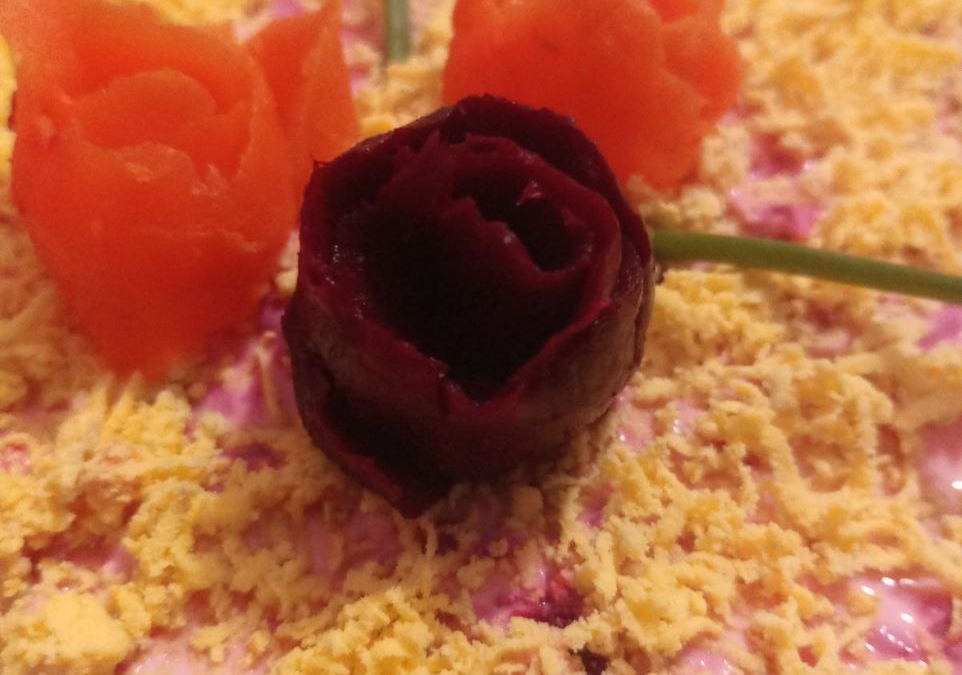 Праздничный хит: салат с сельдью покорит всех — Шуба отдыхает, а готовится в 3 раза быстрее ИА SM-News