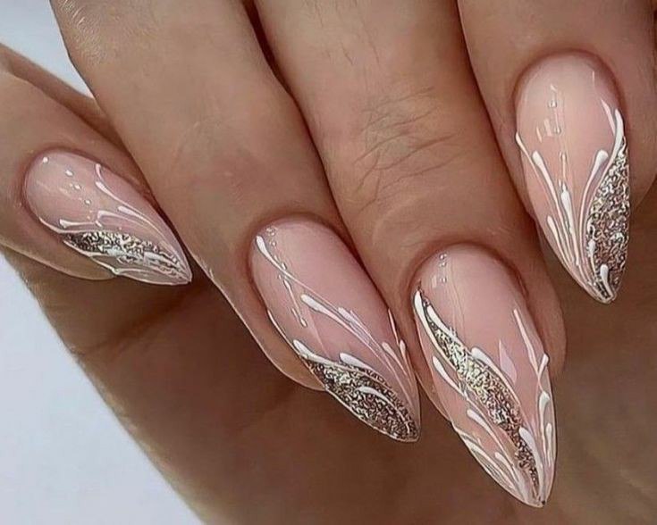 Форма, от которой пальцы кажутся длиннее: почему миндалевидные ногти — must-have на Новый год ИА SM.News/мастер Панченко Юлия (г. Тирасполь)