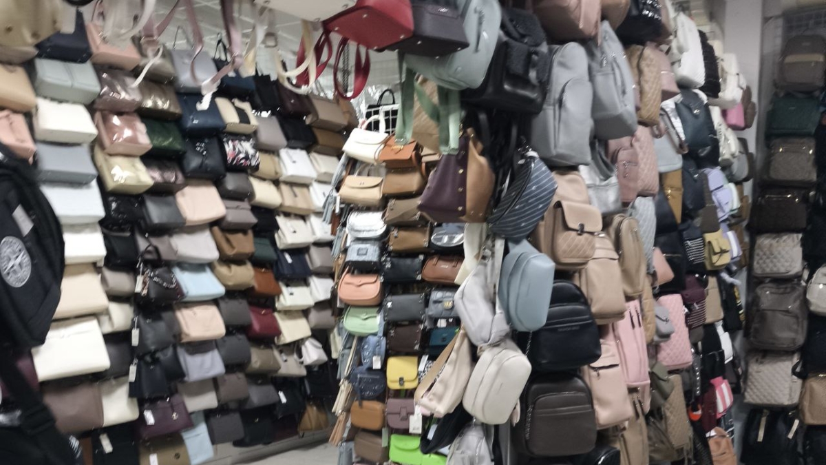 Сумка-полумесяц и ридикюль с защелкой: в 2026 году в моде — не размер аксессуара, а характер ИА SM.News