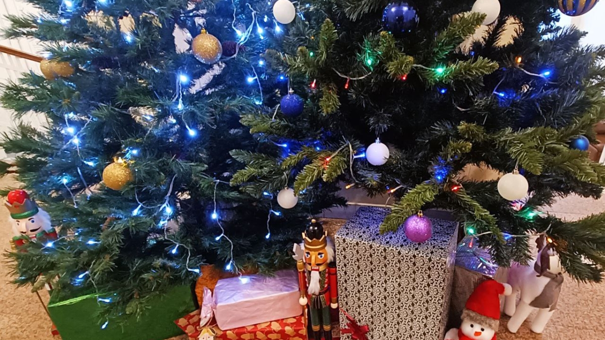 Праздник без ремонта: как украсить дом гирляндами — и снять все в январе без последствий ИА SM.News