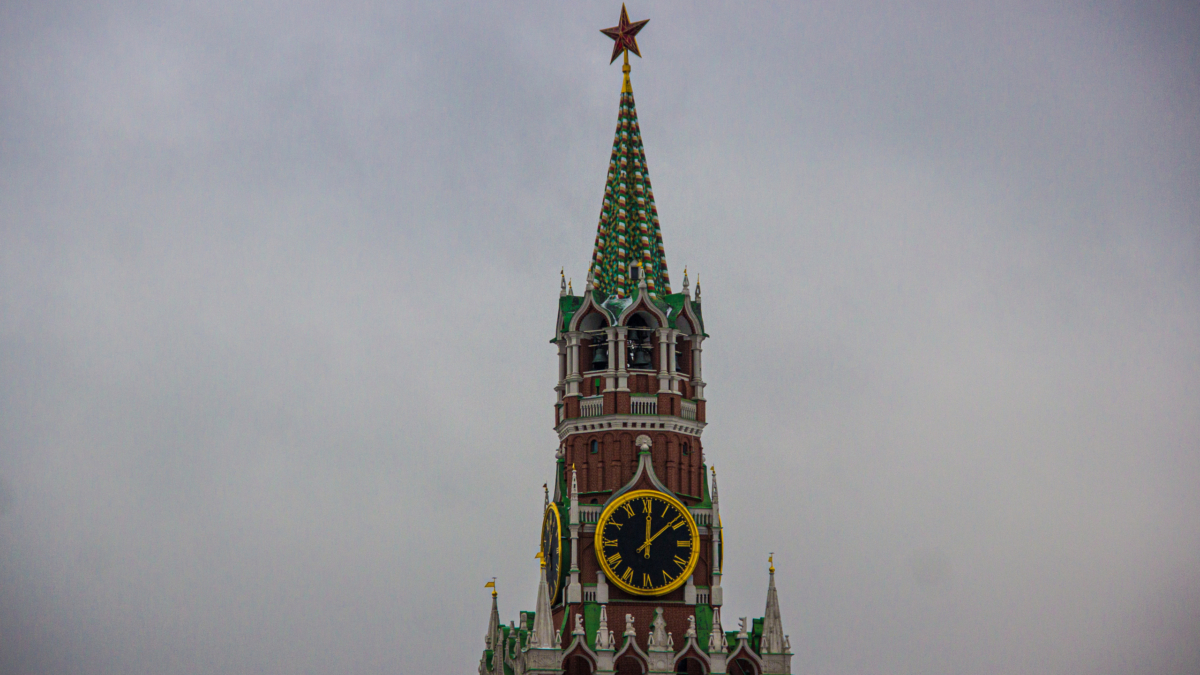 Попытки модернизации в РФ заканчиваются фикцией, заявил эксперт ИА SM-NEWS