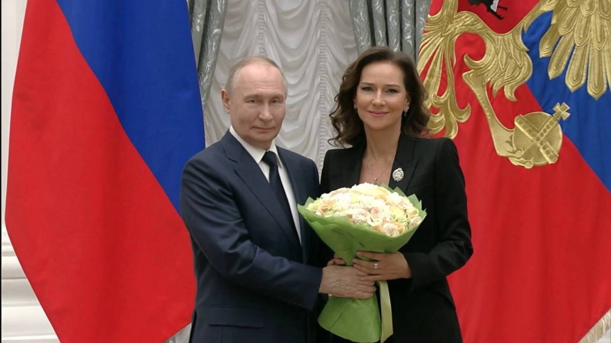 Президент вручил госнаграды Сергею Бунину и Елене Север