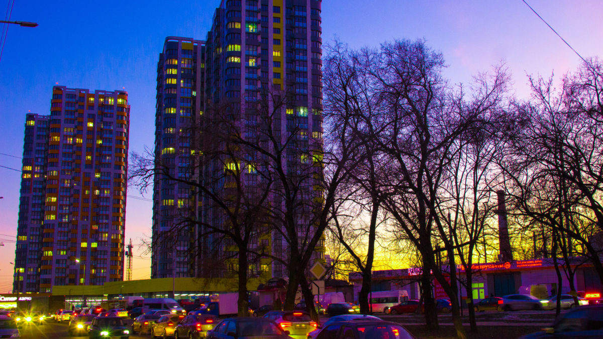 Как визуально расширить узкий балкон: 4 приема от реальных дизайнеров ИА SM-News