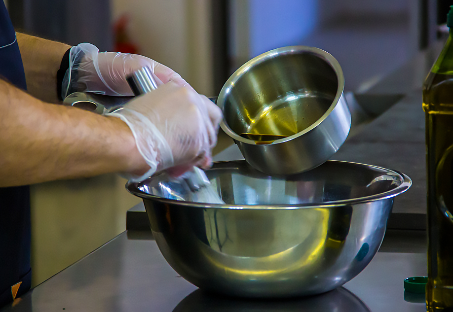 Не спешите выливать: как использовать растительное масло после жарки — пригодится в хозяйстве ИА SM-News