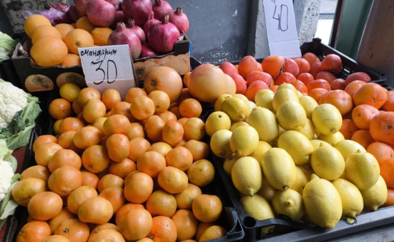 Не выбрасывайте корки цитрусовых — эликсир жизни для ваших растений: 4 рецепта — защита и подкормка Не выбрасывайте корки цитрусовых — эликсир жизни для ваших растений: 4 рецепта — защита и подкормка