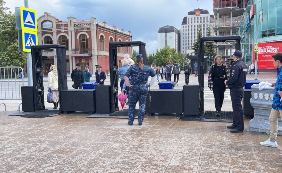 Низкие цены на нефть и рецессия в экономике приведут к социальному кризису в РФ Низкие цены на нефть и рецессия в экономике приведут к социальному кризису в РФ