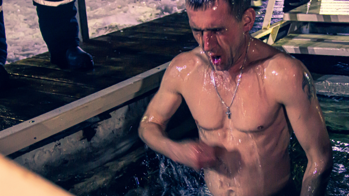 Минута в ледяной воде — год для здоровья? Стоят ли крещенские купания риска и как не навредить себе ИА SM-News