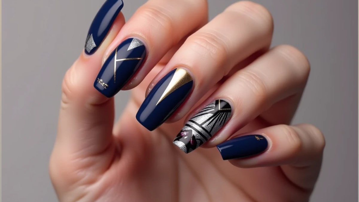 Магия полуночных оттенков: тёмный маникюр притягивает взгляды — 11 примеров трендового дизайна ИА SM-News, seaart.ai