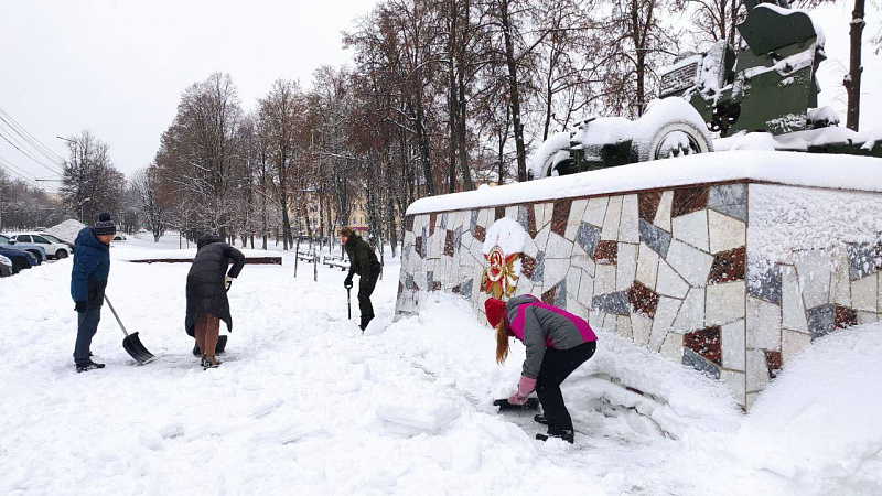 Критиков всегда хватает, а участникам снежный субботник пришелся по душе, заявил Дмитрий Миляев: туляки убирали снег, общались, получили физнагрузку