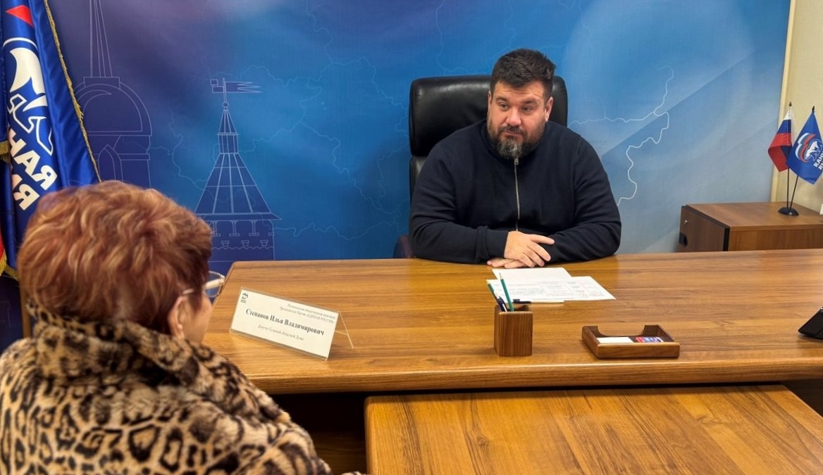 Депутат Тульской областной Думы, замруководителя фракции ЕР Илья Степанов провёл приём граждан, к нему обратились три женщины ИА SM.News