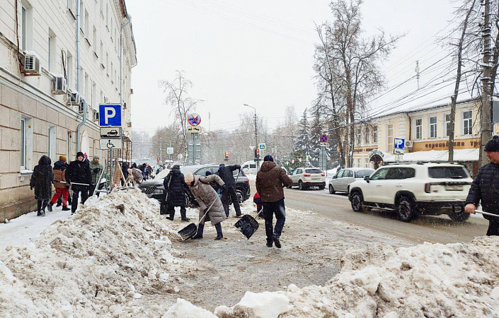 Критиков всегда хватает, а участникам снежный субботник пришелся по душе, заявил Дмитрий Миляев: туляки убирали снег, общались, получили физнагрузку