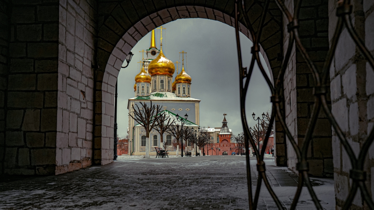 Запад противопоставляет России националистов-радикалов, заявил эксперт Светлана Мулыкина