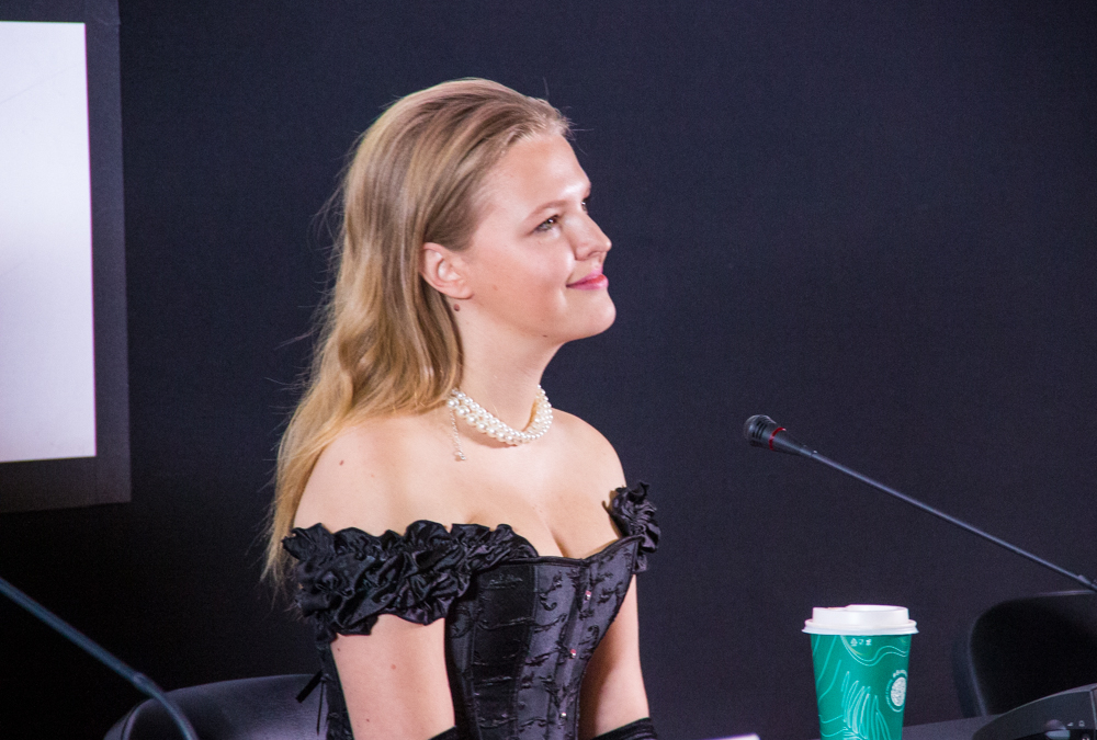 Волосы назад: тренд модного сезона 2026 — главный секрет весенней укладки ИА SM-News