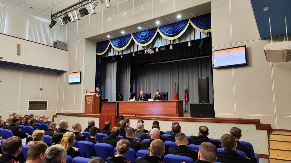 Дмитрий Миляев констатировал, что тульские полицейские в 2025 году обеспечили порядок и безопасности 4000 массовых мероприятий ИА SM.News